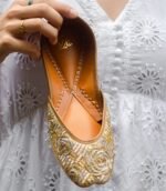 Golden Rose Juttis - Image 2